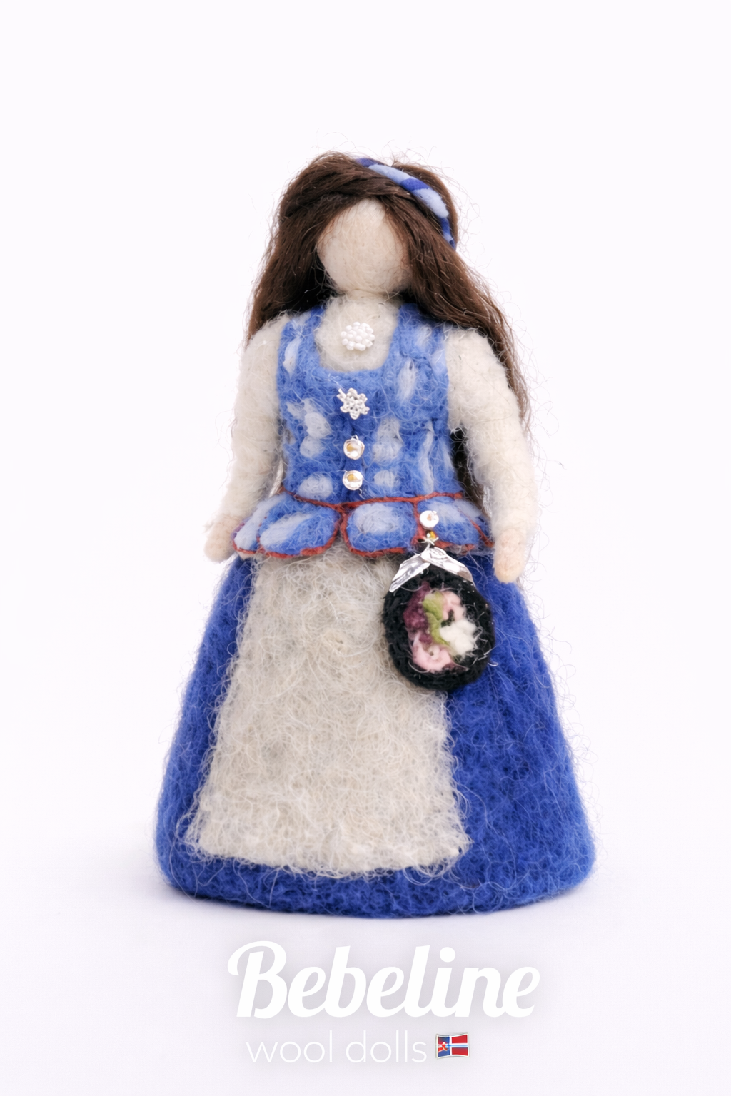 Bunad dukke Inspirert av trønder bunad