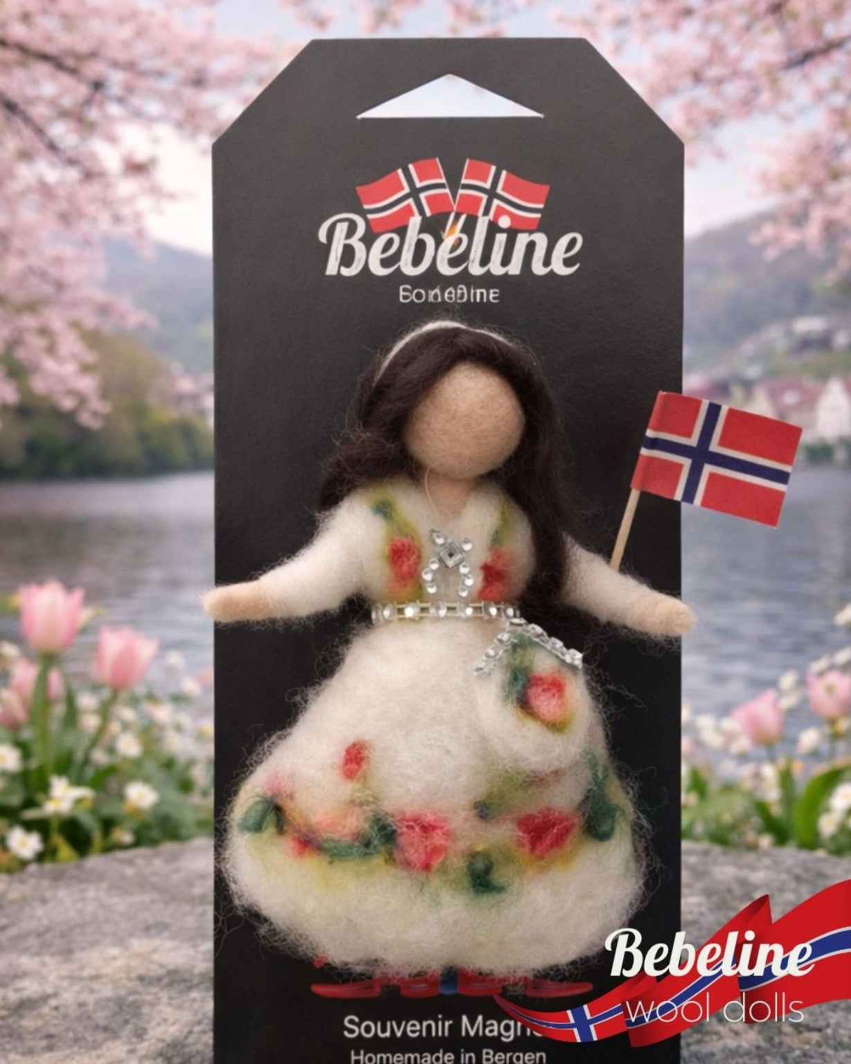 Bunad dukke magnet – håndlaget i Bergen  Hvit Bergen